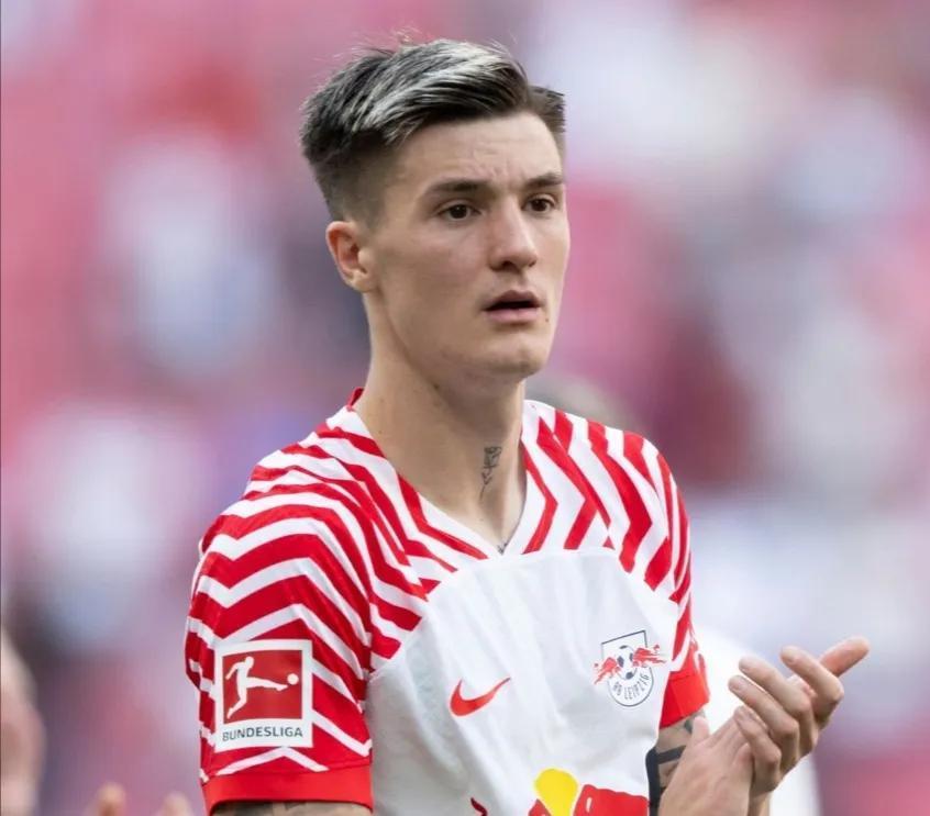 包含里程碑夜阿森纳造点机会，荷甲冲刺阶段刷纪录，目标明确，资深球员宣示担当的词条